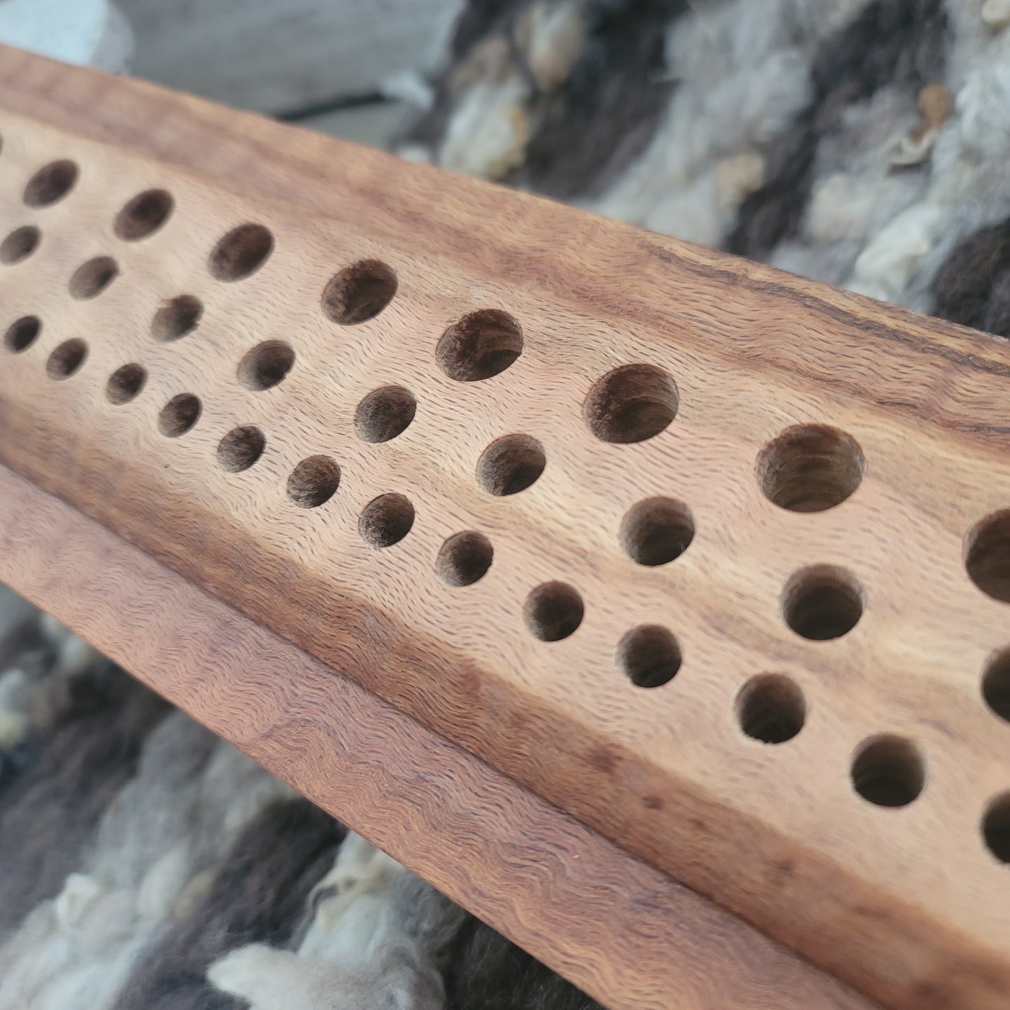 23" Goldilocks Peg Loom - Curly Red Oak - 25-166