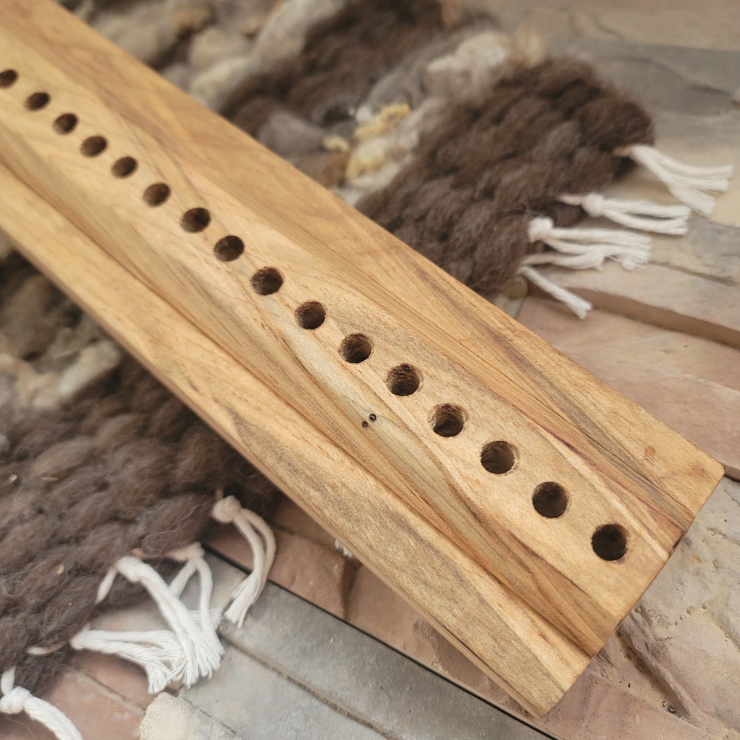 24" Dainty Lady Peg Loom - Ambrosia Maple 25-172