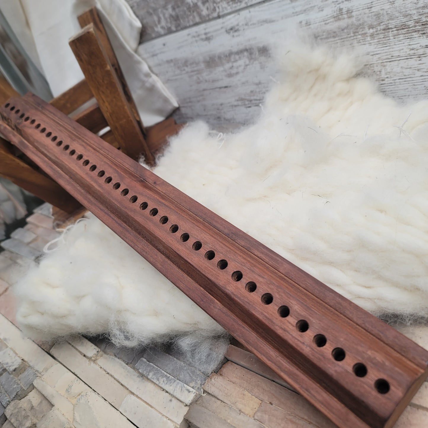 24" Dainty Lady Peg Loom - Black Walnut -24-075