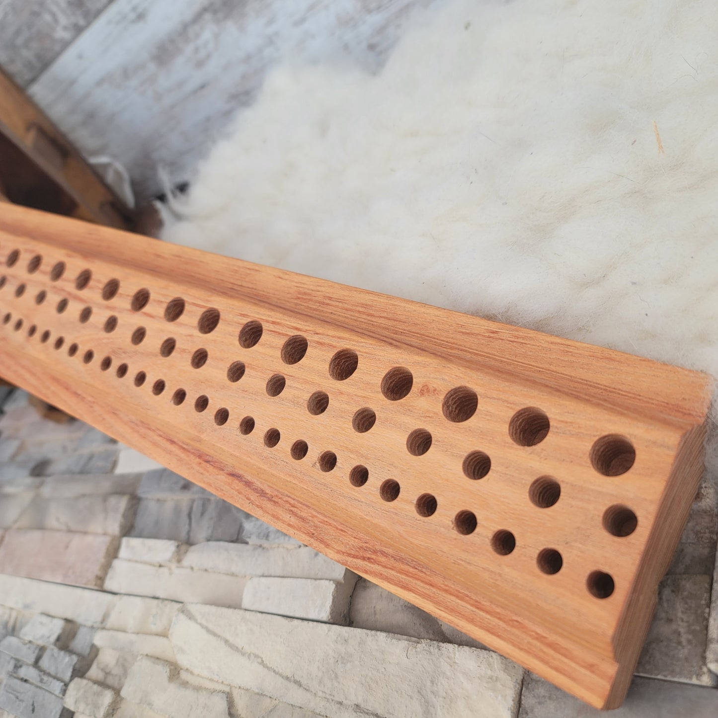 24" Goldilocks Peg Loom Black Locust - 25-068