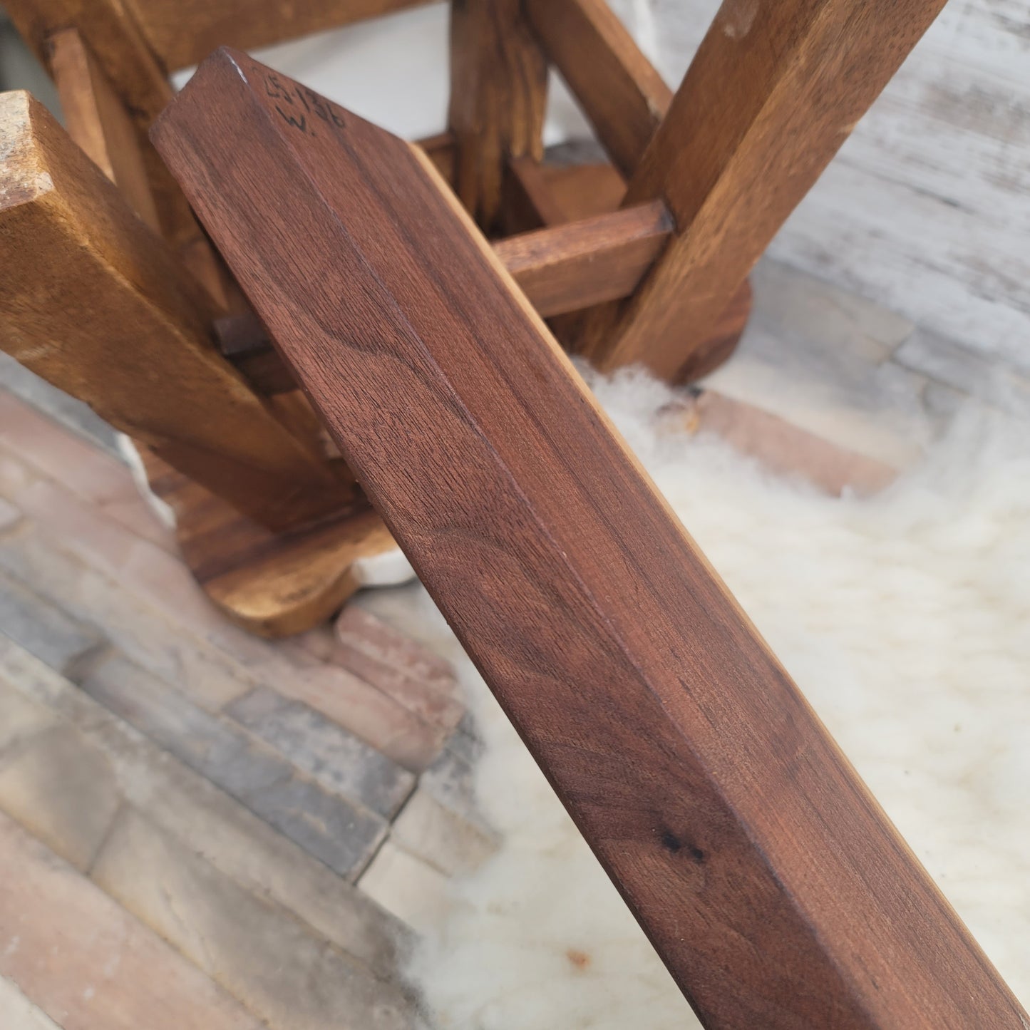 24" OG Peg Loom Black Walnut - 25-136
